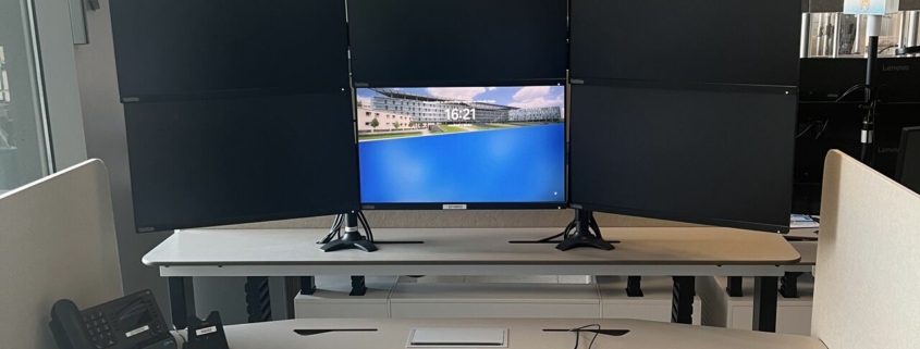 poste de régulation SAMU21 avec 6 écrans